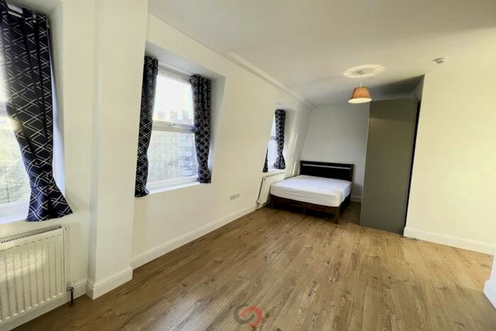 Studio To Rent In Holloway Road, Islington, London, N7