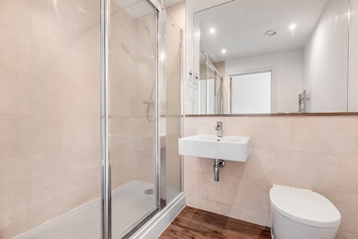 2 Bedroom Flat For Sale In Ewell Road, Surbiton, KT6