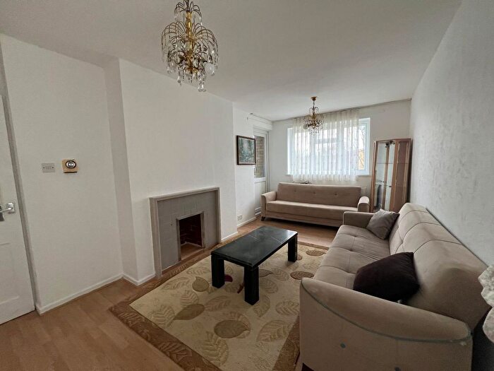 2 Bedroom Flat To Rent In Park Lane Close, London, N17