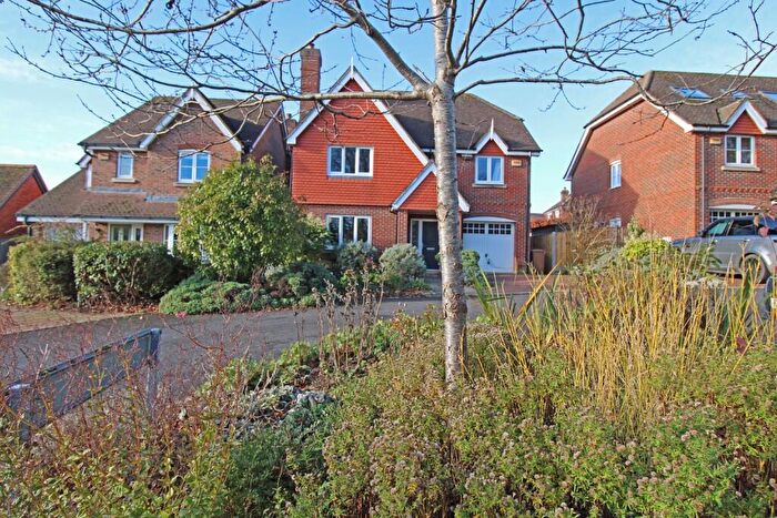 4 Bedroom Detached House For Sale In Kingsclere Road, RG25