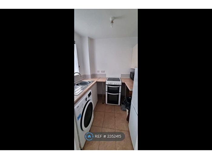 1 Bedroom Flat To Rent In Redrup House, London, SE14