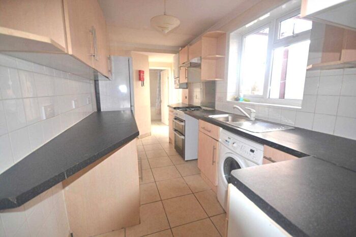 4 Bedroom Terraced House To Rent In Auckland Road, University Area, RG6