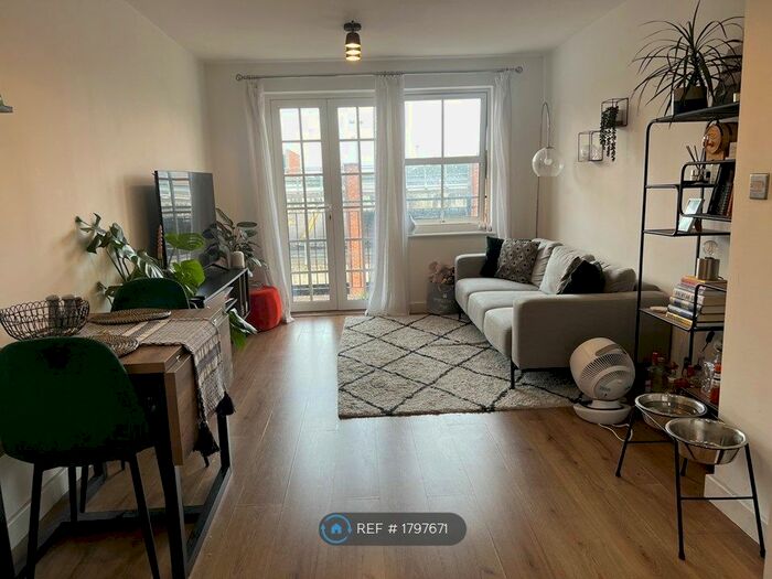 2 Bedroom Flat To Rent In Nayland Court, Romford, RM1