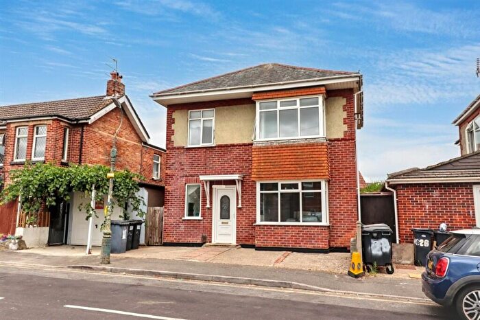 3 Bedroom Detached House For Sale In Maple Road, Bournemouth, BH9