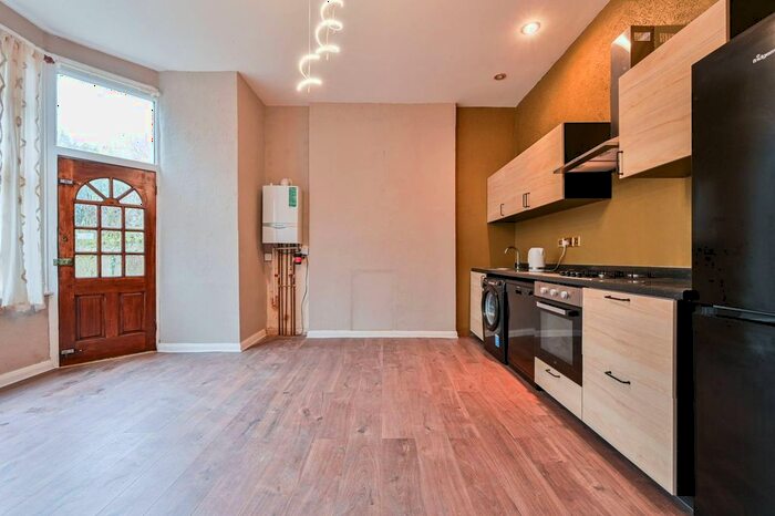 2 Bedroom Flat To Rent In Tetherdown, Muswell Hill, London, N10