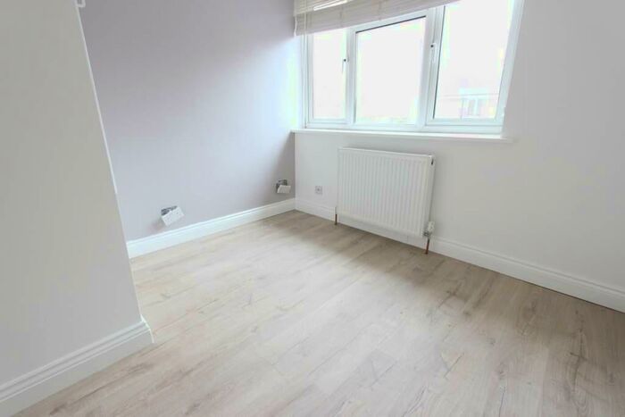 1 Bedroom Apartment To Rent In Goldings Crescent, Hatfield, AL10