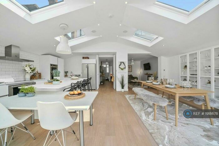 5 Bedroom Detached House To Rent In Clarence Road, Windsor, SL4