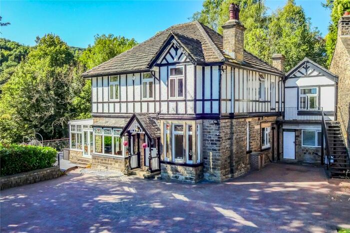 5 Bedroom Detached House To Rent In Bell Bank View, Bingley, West Yorkshire, BD16