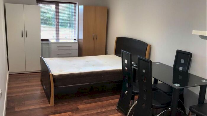 Studio To Rent In Scotland Green Road North, Ponders End, Enfield, EN3