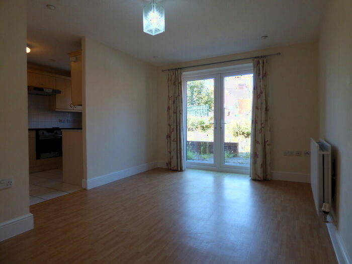 1 Bedroom Apartment To Rent In Curtis Street, Swindon, SN1