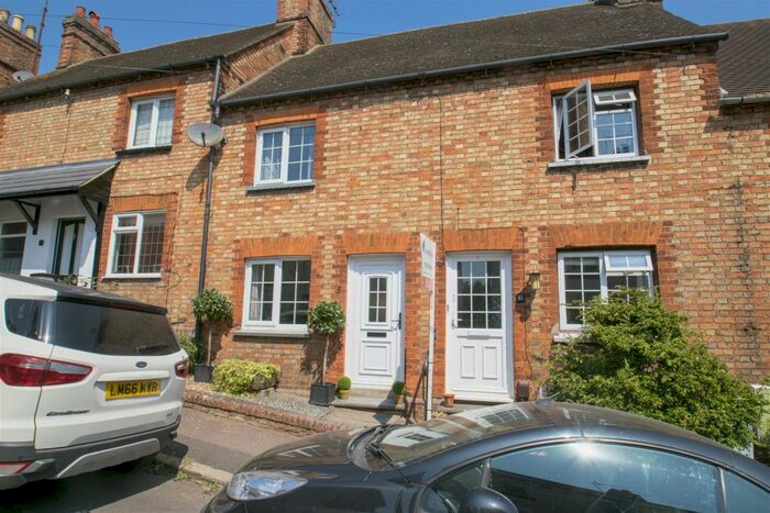 2 Bedroom Cottage To Rent In Park Street, Ampthill, Bedfordshire, MK45