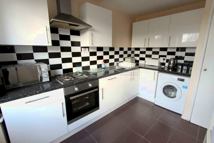 2 Bedroom Apartment To Rent In Crescent Road, London, N22