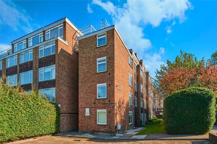 2 Bedroom Flat To Rent In Hill Court, Putney Hill, London, SW15