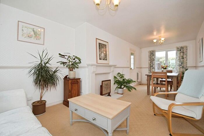3 Bedroom Semi-Detached House For Sale In Stubbing Road, Grangewood, Chesterfield, S40
