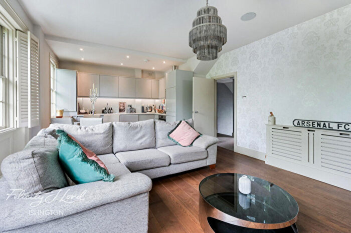 2 Bedroom Apartment For Sale In Liverpool Road, London, N7