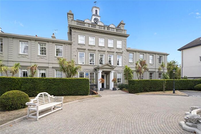 3 Bedroom Flat For Sale In High Street, Esher, Surrey, KT10
