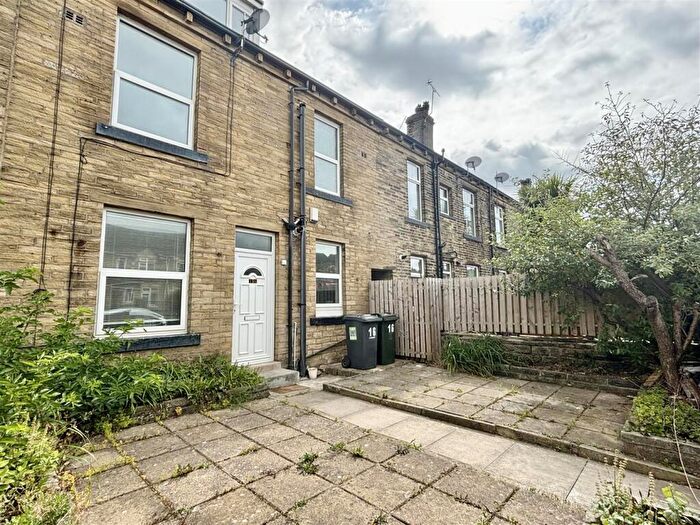 2 Bedroom Terraced House For Sale In Station Road, Clayton, Bradford, BD14