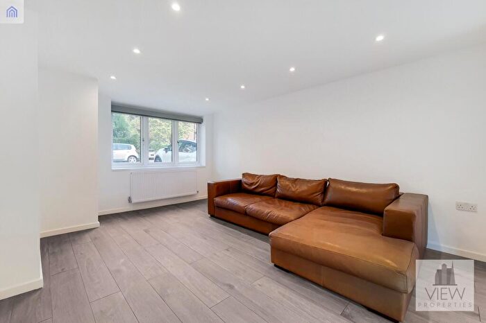 4 Bedroom Terraced House To Rent In Brownlow Road, Haggerston, London., E8