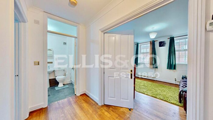 2 Bedroom Apartment To Rent In Tower Bridge Mews, Harrow, HA1