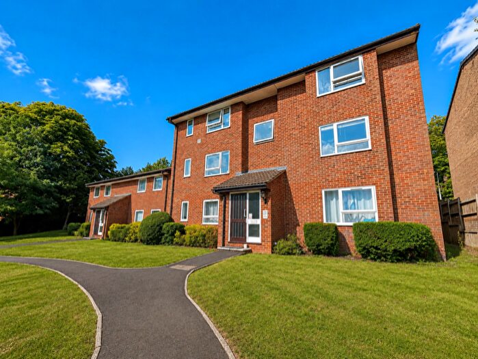 1 Bedroom Apartment To Rent In Montana Close, South Croydon, CR2