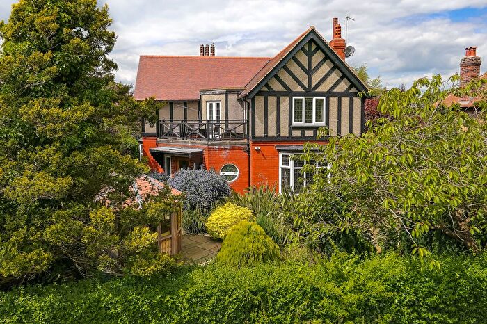 4 Bedroom Detached House For Sale In Park Avenue, Harrogate, HG2
