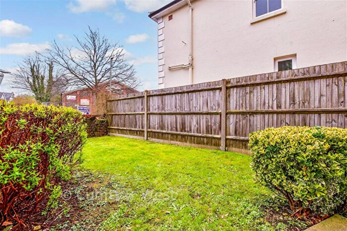 2 Bedroom Maisonette For Sale In West Road, Reigate, Surrey, RH2
