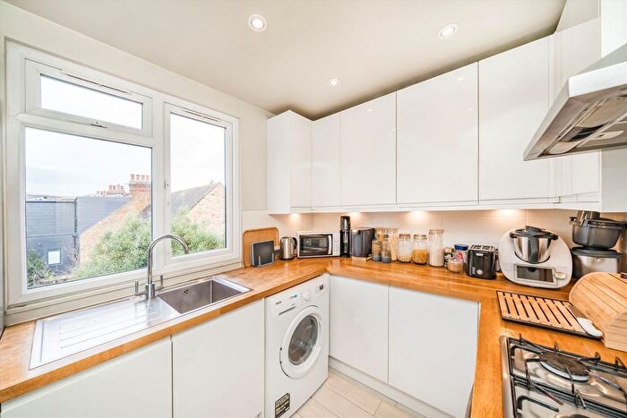 2 Bedroom Flat To Rent In Kings Road, Wimbledon, SW19