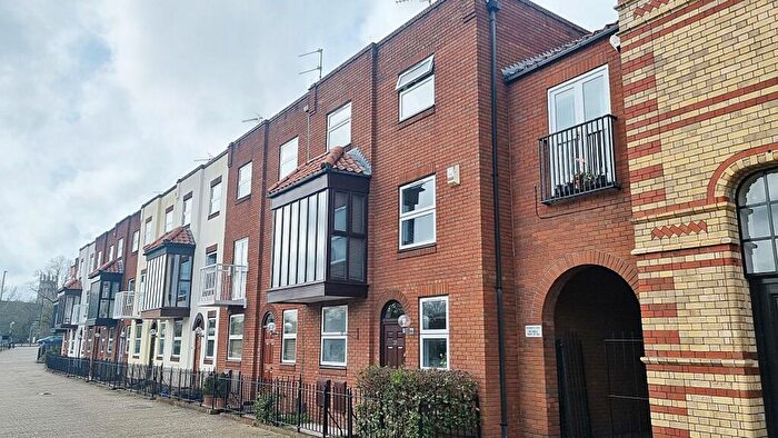 4 Bedroom End Of Terrace House For Sale In Bathurst Parade, Bristol, BS1