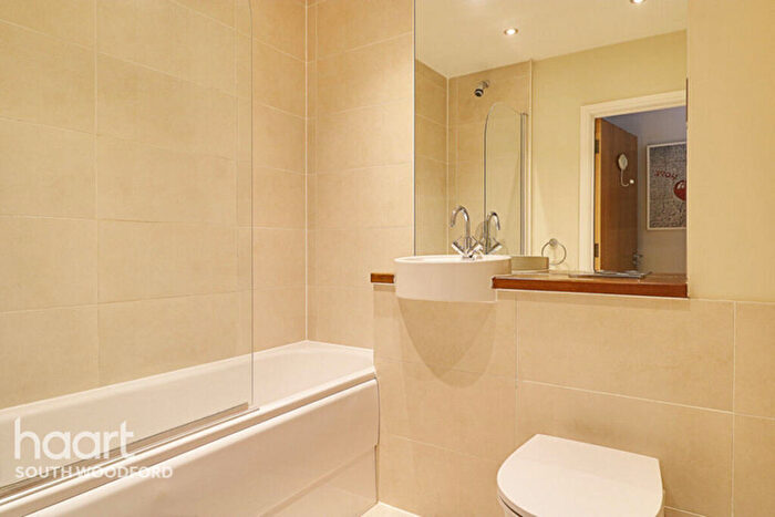 2 Bedroom Flat For Sale In High Road, Woodford Green, IG8