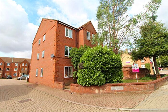 2 Bedroom Flat To Rent In Ashburnham Road, Bedford, MK40