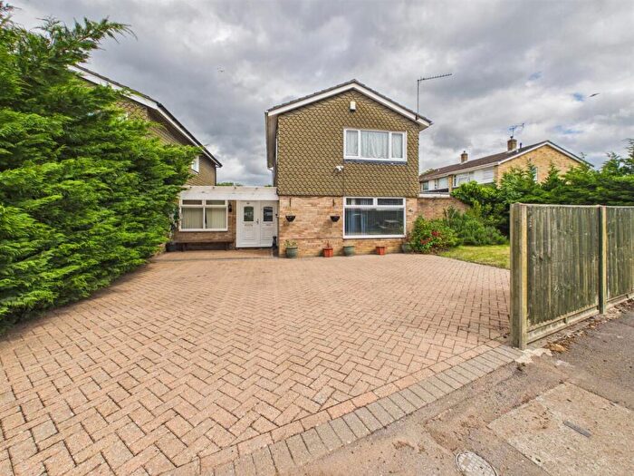 4 Bedroom Detached House For Sale In Hardwick Road, Tilehurst, Reading, RG30