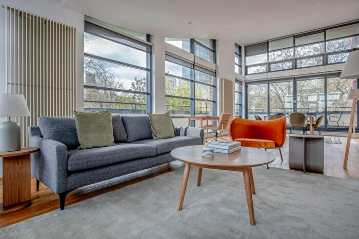 3 Bedroom Apartment To Rent In City Road, London, EC1Y