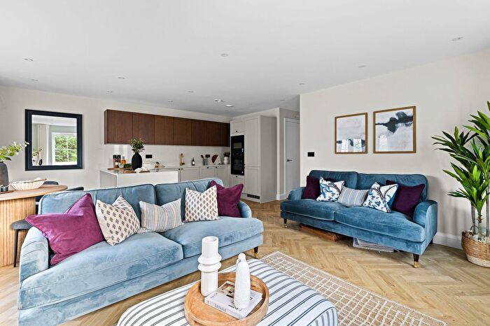 2 Bedroom Flat For Sale In Farleigh Road, Warlingham, CR6