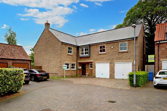 5 Bedroom Detached House For Sale In Monckton Rise, South Newbald, York, YO43