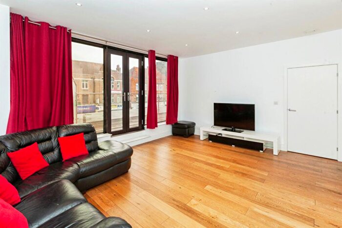 1 Bedroom Flat For Sale In High Street, Slough, SL1