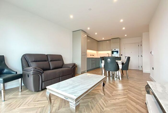 2 Bedroom Flat To Rent In Brook Street, Kingston Upon Thames, KT1