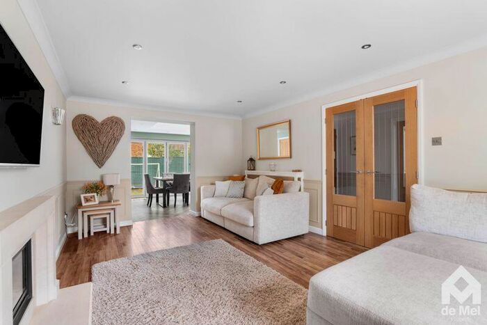 4 Bedroom Detached House For Sale In The Holt, Bishops Cleeve, GL52