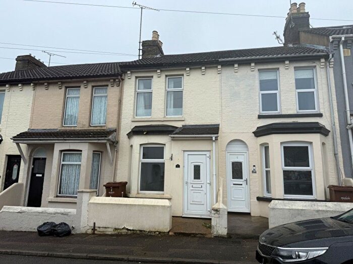 3 Bedroom Property For Sale In Wellington Road, Gillingham, Kent, ME7