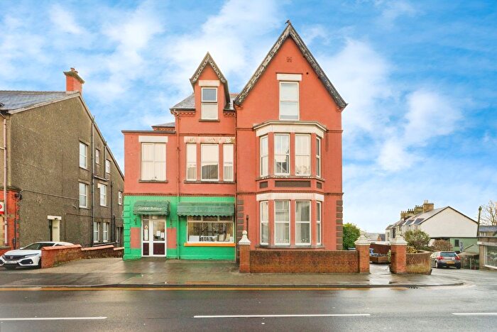 8 Bedroom Detached House For Sale In High Street, Criccieth, Gwynedd, LL52