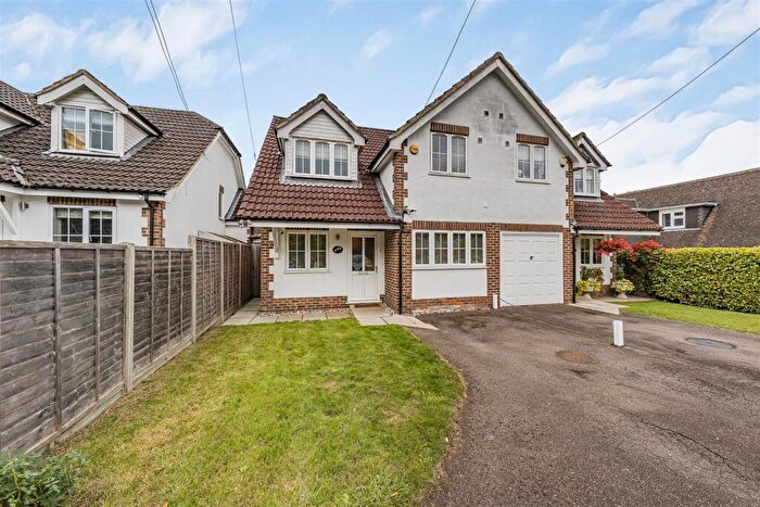 3 Bedroom Semi-Detached House For Sale In Oakwood Road, Bricket Wood, St. Albans, AL2