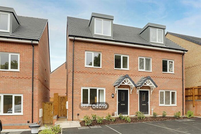 3 Bedroom Semi-Detached House To Rent In , Withnall Close, Nottingham, NG4