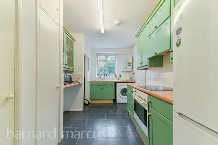 4 Bedroom Flat To Rent In Ravenet Street, London, SW11