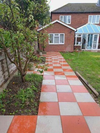 Studio To Rent In Ive Farm Close, London E10