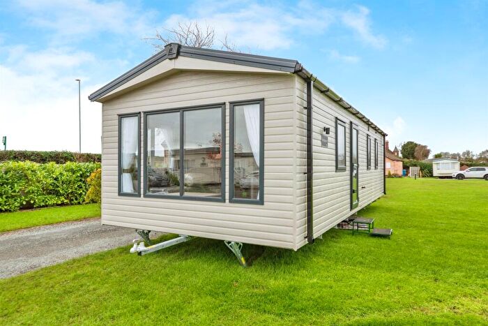 2 Bedroom Park Home For Sale In Lincoln Road, Tuxford, Newark, NG22