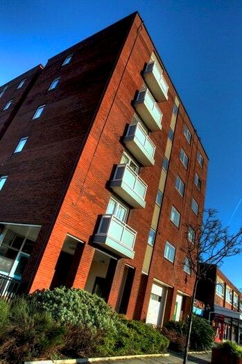 Garage / Parking To Rent In Weld Parade, Southport, Merseyside, PR8