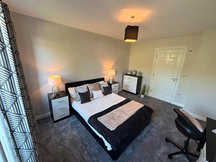 2 Bedroom Flat To Rent In West Park Walk, LS16