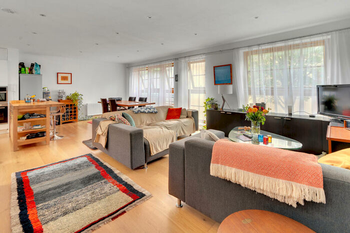 3 Bedroom Terraced House To Rent In Pied Bull Yard, London, N1