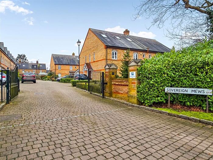 2 Bedroom Maisonette For Sale In Sovereign Mews, Gated Development, EN4