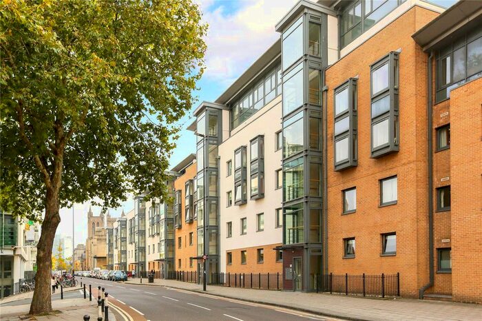 3 Bedroom Flat To Rent In Deanery Road, Bristol, BS1