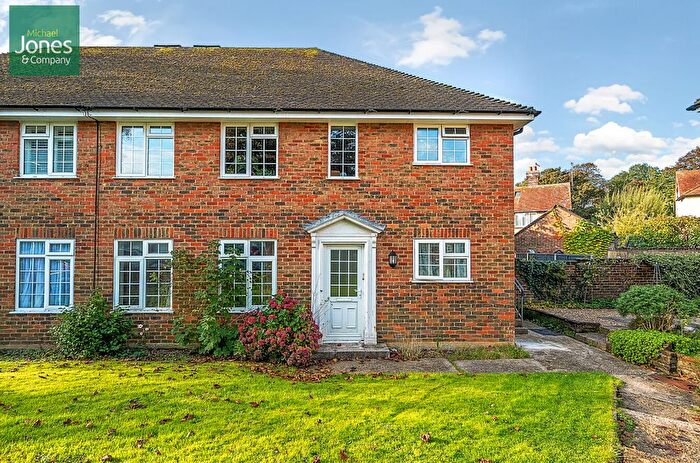 2 Bedroom Flat To Rent In Furzedown, Littlehampton, West Sussex, BN17